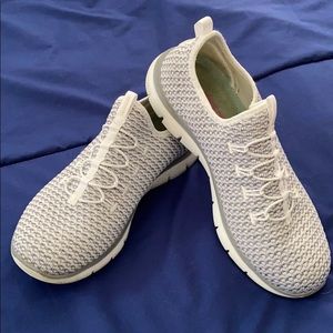 SKECHERS MEMORY FOAM SHOES